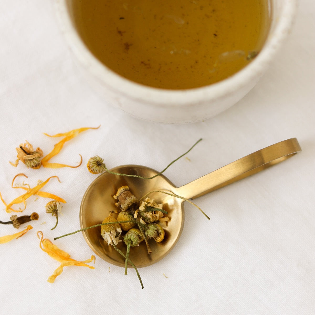 ON SUNDAYS-Unwind-20 serves