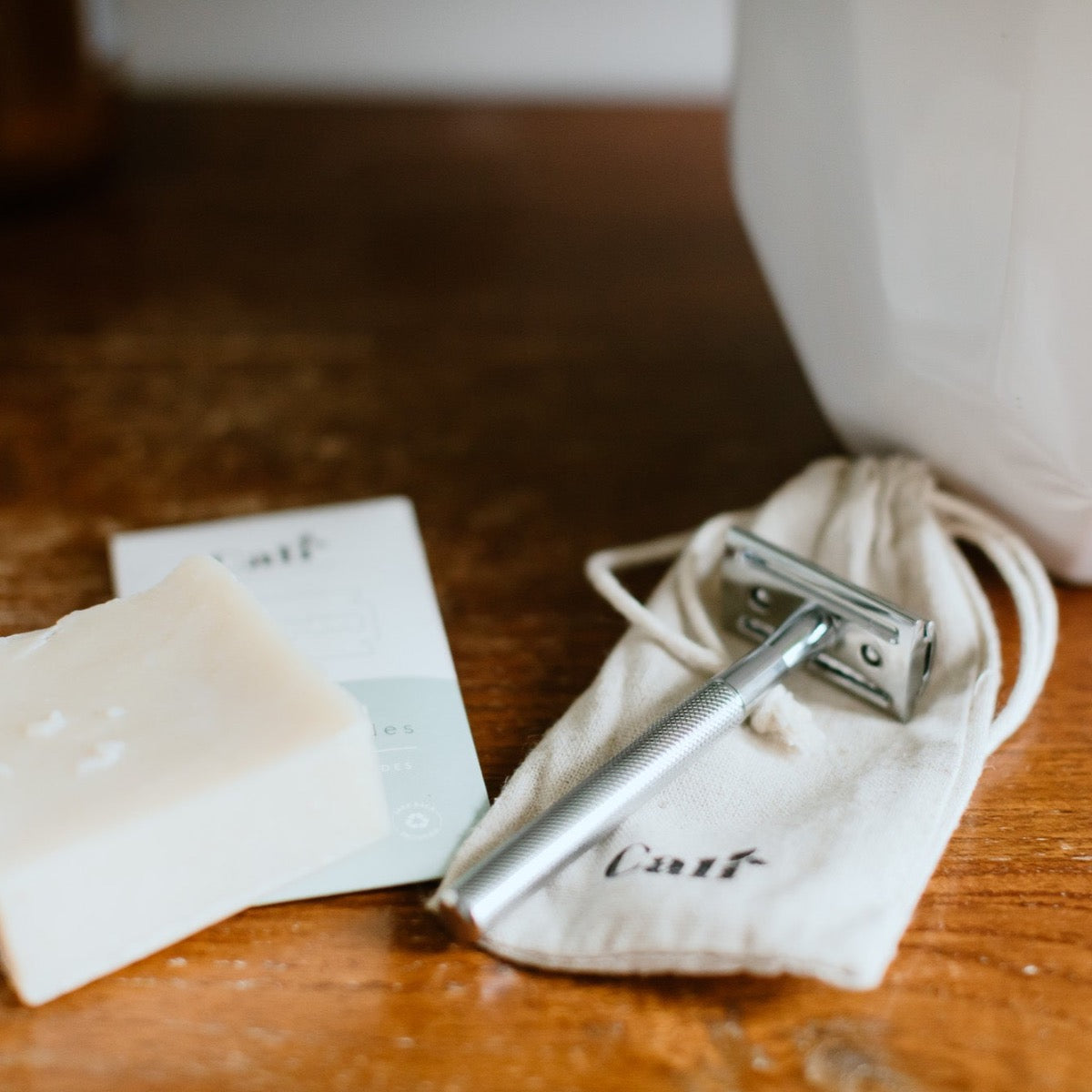 Cali Woods - Razor Travel Bag